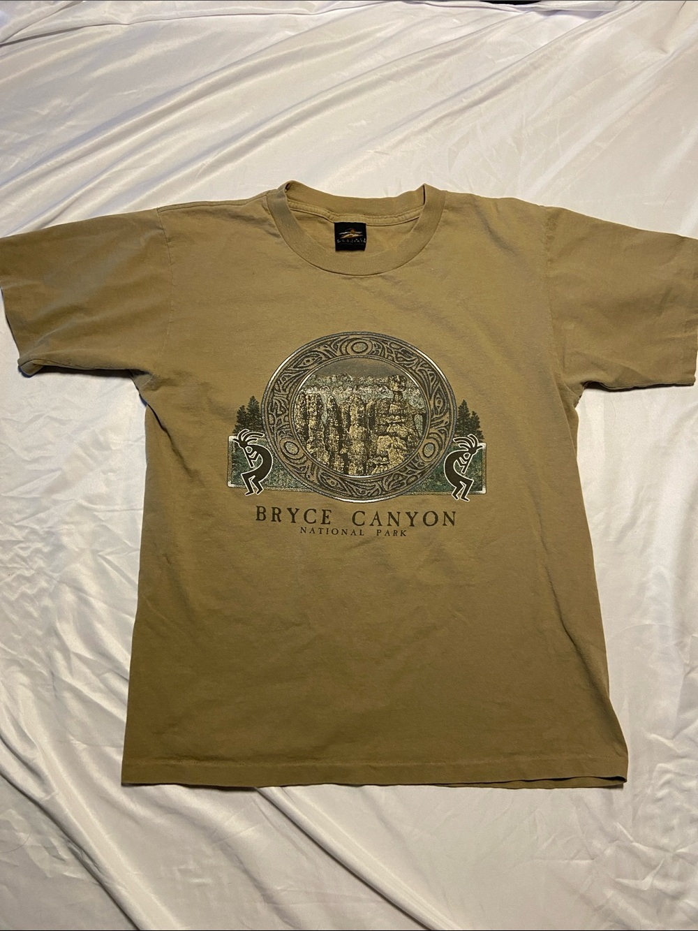 Vintage Bryce Canyon National Park Kokopelli Graphic T‑Shirt in Olive